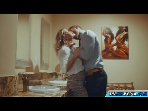 ❤️ Ko vas prsata blondinka zapelje na javnem stranišču ❤️❌ Porno pri nas ️❤